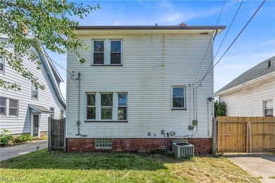 This beautifully renovated 3-bedroom, 2-bathroom home offers - photo 26