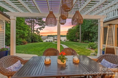 Tucked away on the highly coveted Isle of Pines Peninsula, just - photo 3