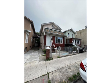 Detached, brick, 2 family. 28x100 lot. R6 zoning. Fully rented - photo 3