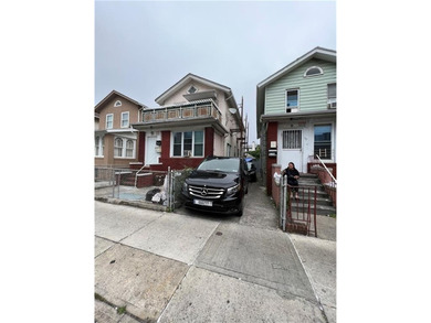 Detached, brick, 2 family. 28x100 lot. R6 zoning. Fully rented - photo 4