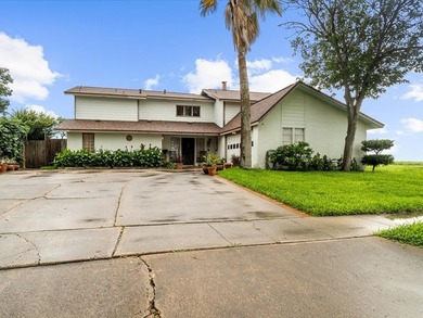 This spacious residence offers 4 bedrooms, 3.5 baths, and a - photo 1
