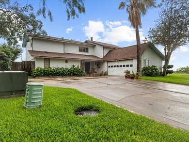 This spacious residence offers 4 bedrooms, 3.5 baths, and a - photo 2