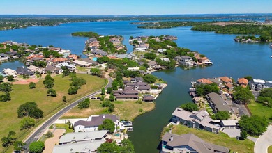 Welcome to 2807 Fault Line in the coveted waterfront enclave of - photo 4