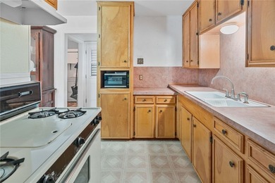 Welcome to this move-in ready gem, perfect for first-time - photo 9