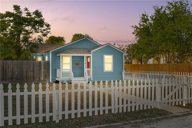 Charming Coastal Cottage Near Del Mar College Adorable coastal - photo 1