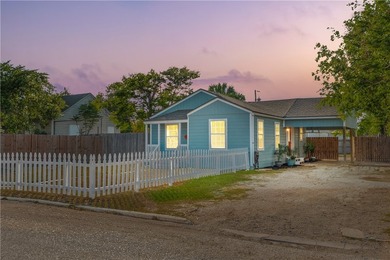 Charming Coastal Cottage Near Del Mar College Adorable coastal - photo 2