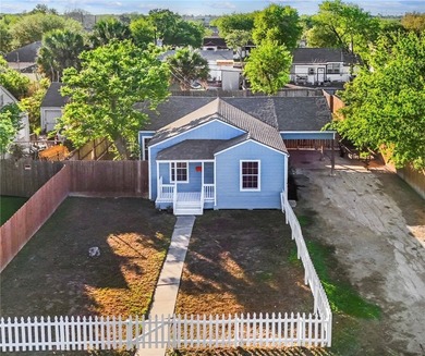 Charming Coastal Cottage Near Del Mar College Adorable coastal - photo 3
