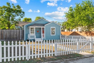 Charming Coastal Cottage Near Del Mar College Adorable coastal - photo 4