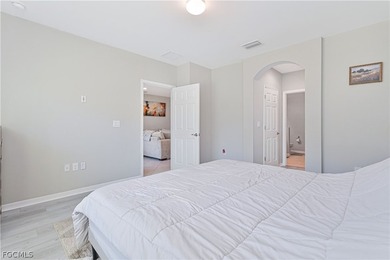 This spacious and thoughtfully designed attached villa offers - photo 12
