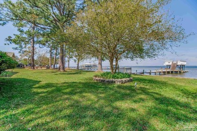 **UPDATED PRICE** This 4bed/4bath custom-built, one-owner - photo 3