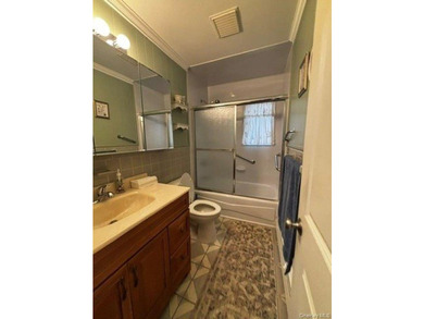 Lindenhurst Ranch, 3 Bedrooms, LR w/ Fireplace, Enclosed Sunroom - photo 14