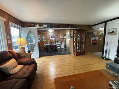 Lindenhurst Ranch, 3 Bedrooms, LR w/ Fireplace, Enclosed Sunroom - photo 16