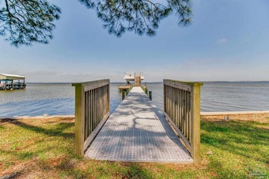 **UPDATED PRICE** This 4bed/4bath custom-built, one-owner - photo 7