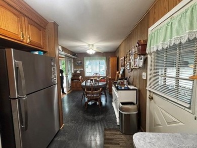 Lindenhurst Ranch, 3 Bedrooms, LR w/ Fireplace, Enclosed Sunroom - photo 19