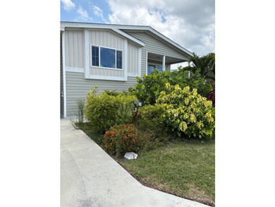 THIS IS A GREAT HOME WITH OPEN FLOOR PLAN AND CARPORT THAT CAN - photo 3