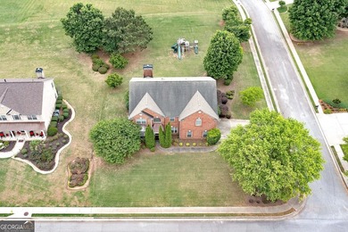 Welcome to Traditional elegant living in this 4 sided brick - photo 2