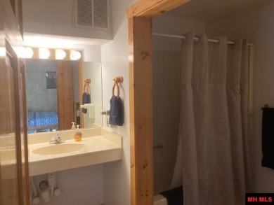 River Lodge features; 7 bedrooms, 9 baths, large conference room