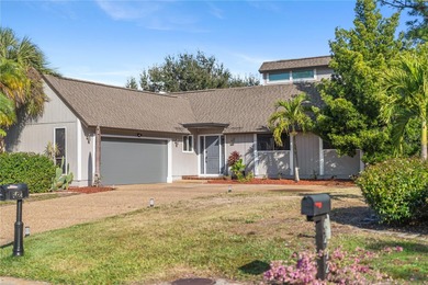 (private lake, pond, coastal) Home For Sale in Sarasota Florida