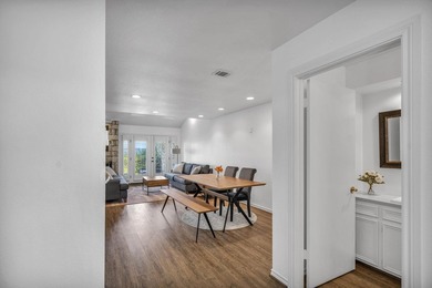 Welcome to StoneGate Manor Town Home #4. This beautiful and - photo 4