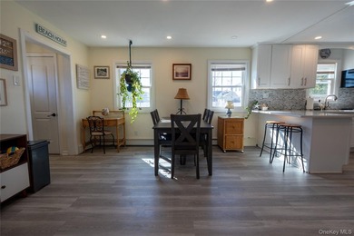 Welcome to this sun-drenched, impeccably maintained 3-bedroom, 2 - photo 2