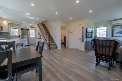 Welcome to this sun-drenched, impeccably maintained 3-bedroom, 2 - photo 3
