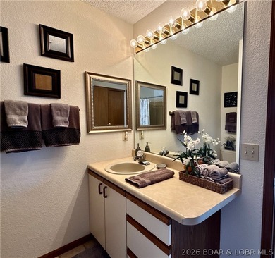 RARE CONDO NOW AVAILABLE!! Jonathan's Landing top floor, end - photo 16