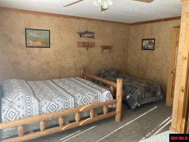 River Lodge features; 7 bedrooms, 9 baths, large conference room