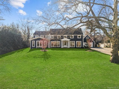 Welcome to 930 Smith Lane in the VILLAGE OF HEWLETT NECK, a - photo 1