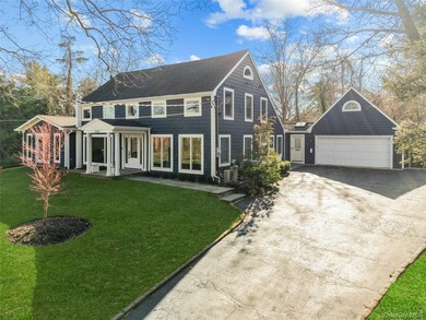 Welcome to 930 Smith Lane in the VILLAGE OF HEWLETT NECK, a - photo 5