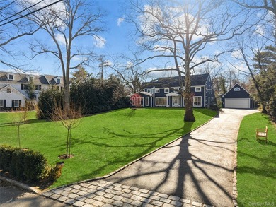 Welcome to 930 Smith Lane in the VILLAGE OF HEWLETT NECK, a - photo 6