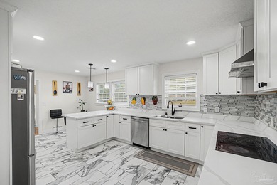 Spacious 5-6 Bedroom Pool Home with Office & Private Tropical - photo 4