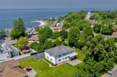 (private lake, pond, coastal) Home Sale Pending in Bayville New York