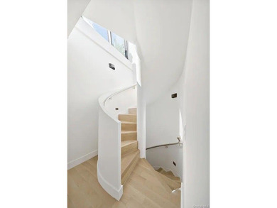 PH1, an awe-inspiring 4-bedroom duplex residence in The - photo 9