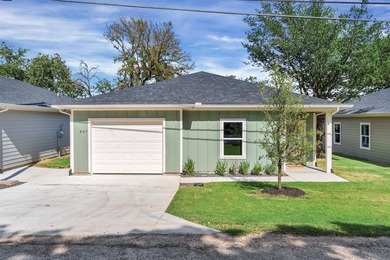 This brand-new 3-bedroom, 2-bathroom home offers 1,287 sq. ft - Lake Home For Sale in Granbury, Texas