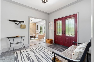 Gorgeous completely renovated home on one floor inside the gates - photo 9