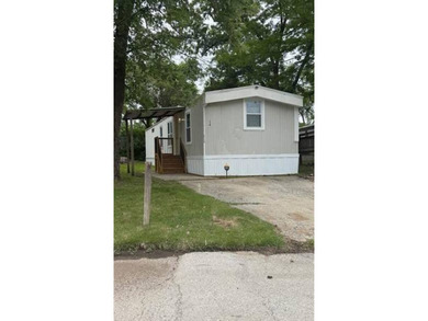 (private lake, pond, creek) Home For Sale in Granite City Illinois