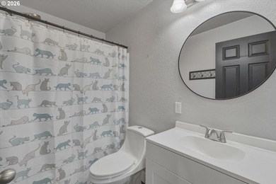 MOTIVATED SELLER - Wonderful 4 bedroom 2 full bathroom updated - photo 17