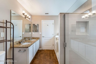 Welcome to this beautifully maintained family home featuring 3 - photo 22