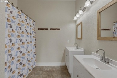 MOTIVATED SELLER - Wonderful 4 bedroom 2 full bathroom updated - photo 25