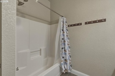 MOTIVATED SELLER - Wonderful 4 bedroom 2 full bathroom updated - photo 26