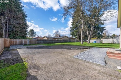 MOTIVATED SELLER - Wonderful 4 bedroom 2 full bathroom updated - photo 33