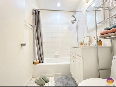Rare High-Floor Gem near Forest Hills Gardens - Oversized Studio - photo 6