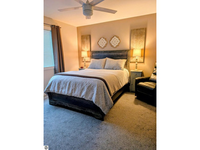 Beautiful, newer 3 bed, 2 bath home situated on 50-ft of - photo 11