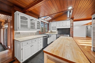 Now PRICED BELOW APPRAISED VALUE, this is a rare opportunity to - photo 20