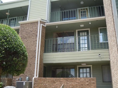 White Rock Lake Condo Active Under Contract in Dallas Texas