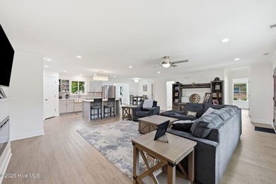 Motivated Seller--bring your offer! This beautifully maintained - photo 11