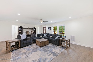 Motivated Seller--bring your offer! This beautifully maintained - photo 12