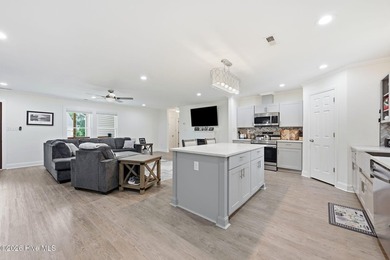 Motivated Seller--bring your offer! This beautifully maintained - photo 14