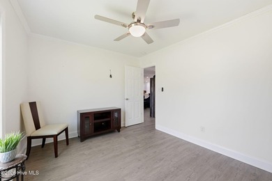 Motivated Seller--bring your offer! This beautifully maintained - photo 32