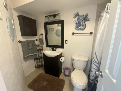 Beautiful furnished waterfront condo in a well-kept community - photo 8